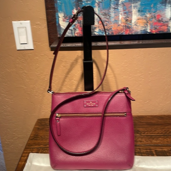 Kate Spade NY Grove Street Millie Fuchsia Pebbled Leather Crossbody Bag Like New - Picture 2 of 8